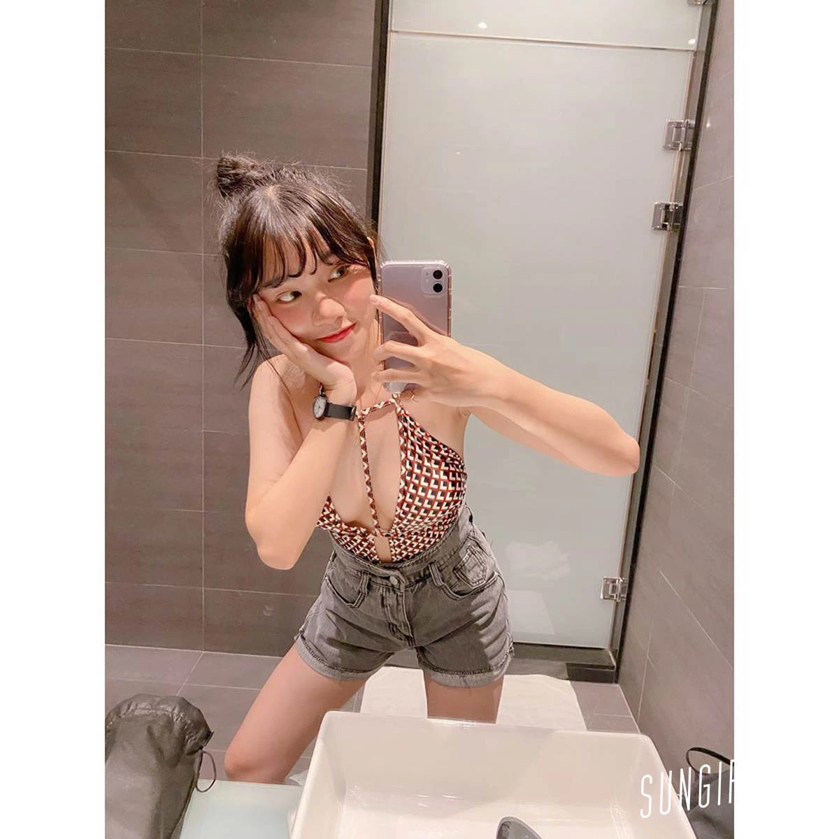 3886388.webp