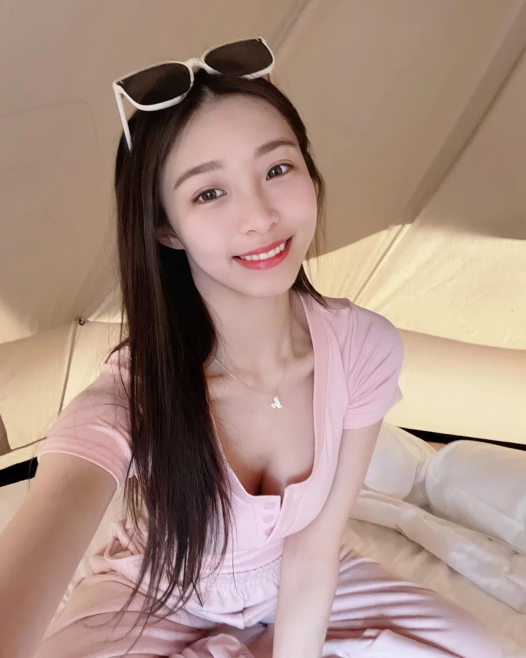 22207770.webp