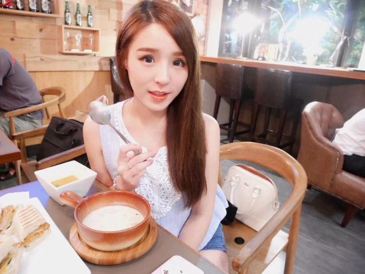 16801350.webp
