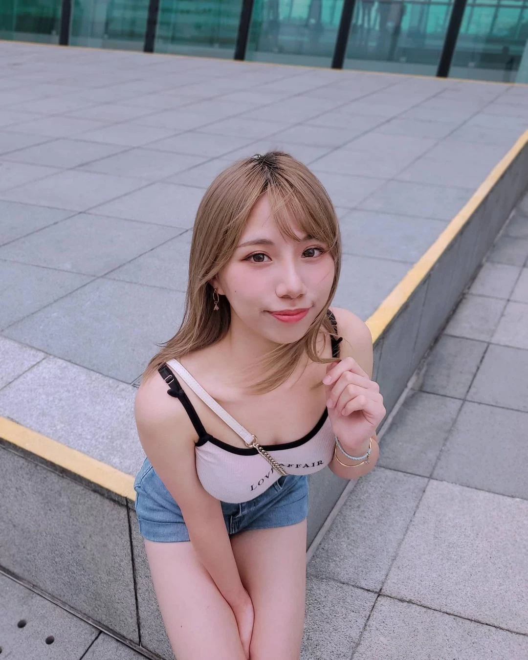 19501475.webp