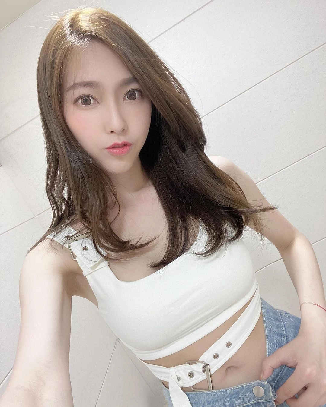 18196361.webp