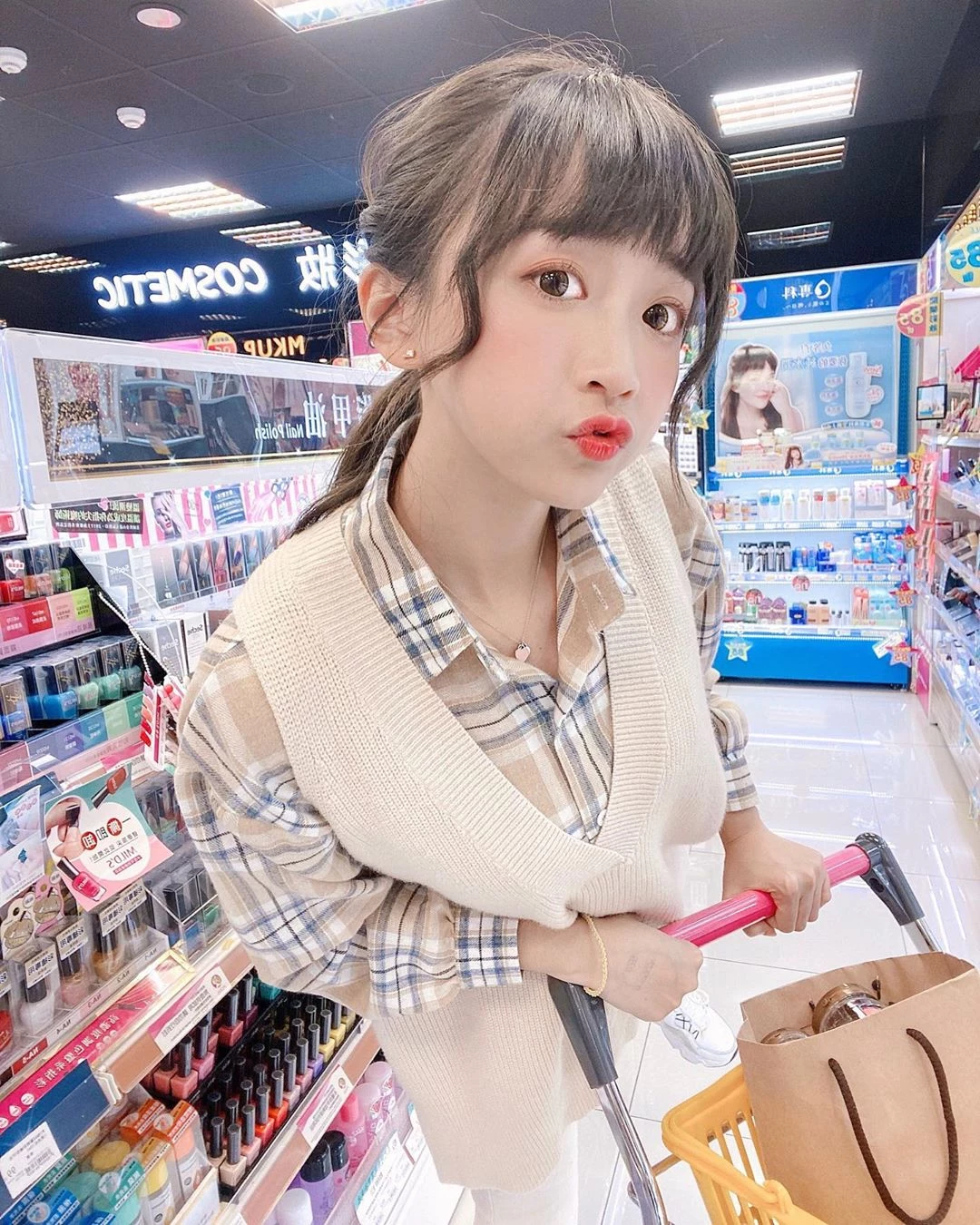 3904329.webp