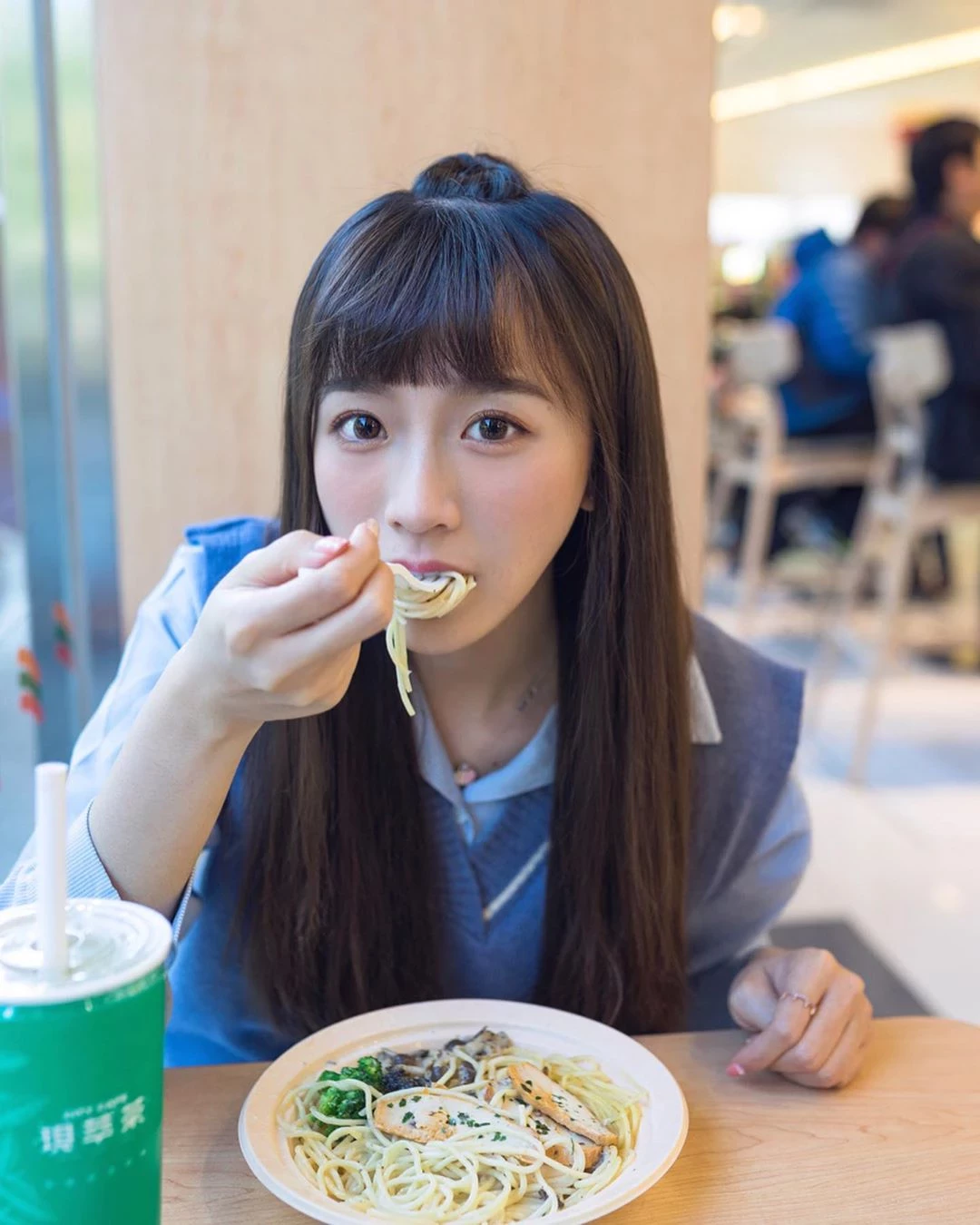 3904345.webp