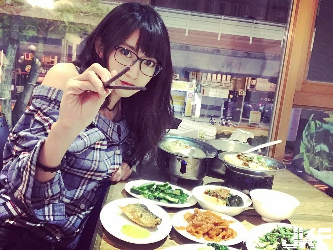 4894751.webp