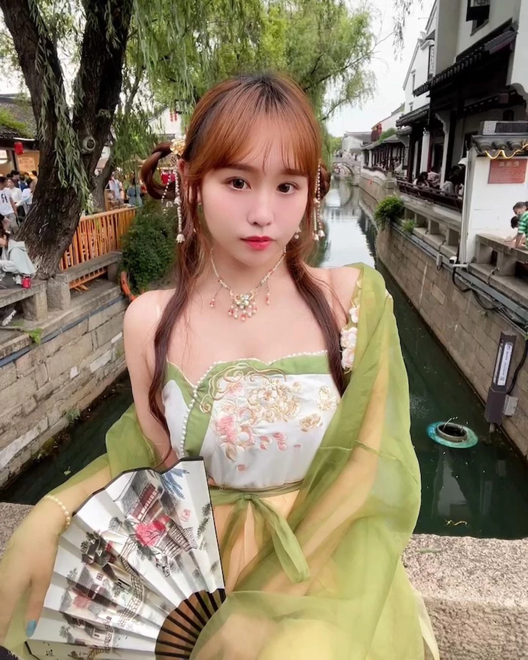 28403274.webp