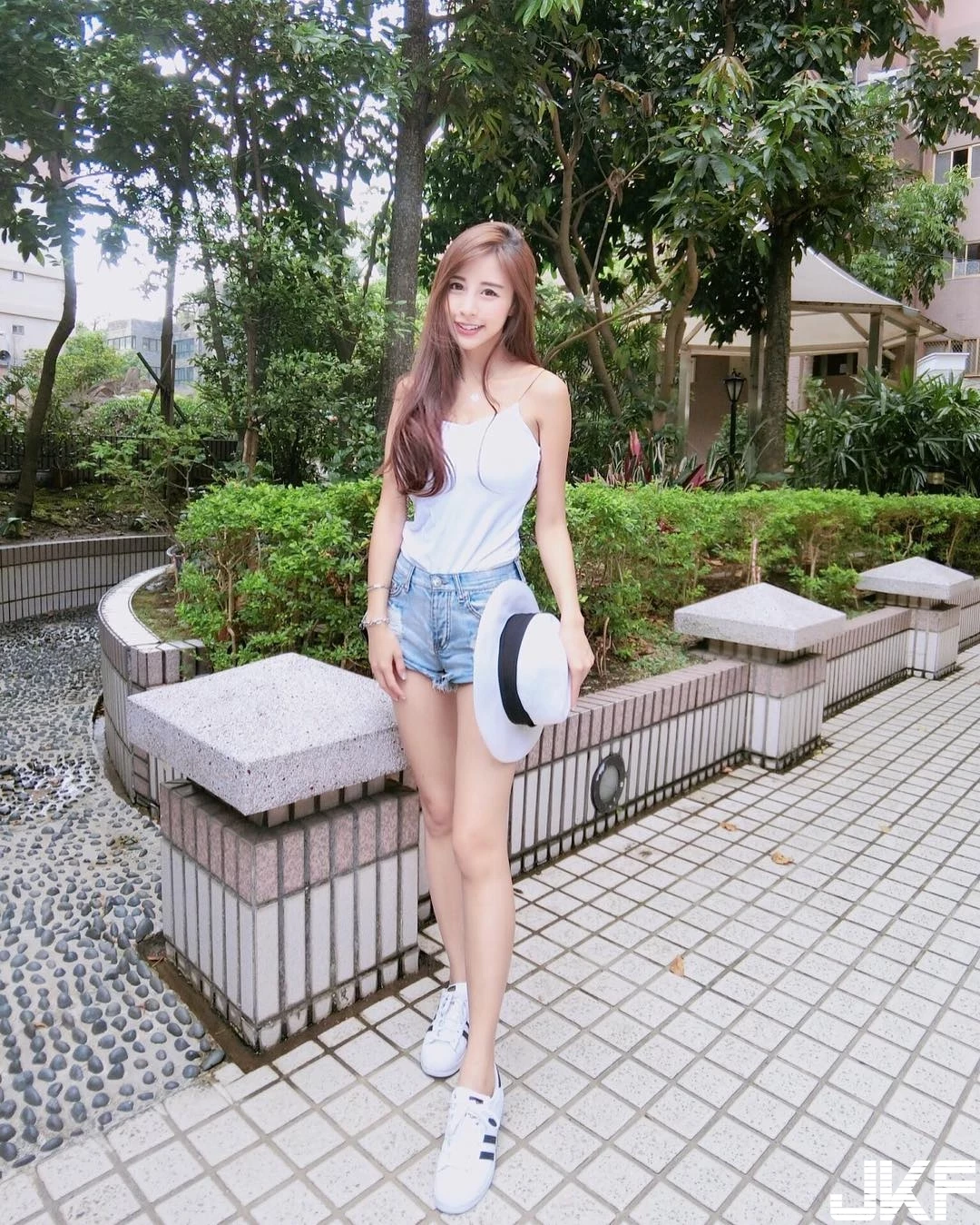 4982942.webp