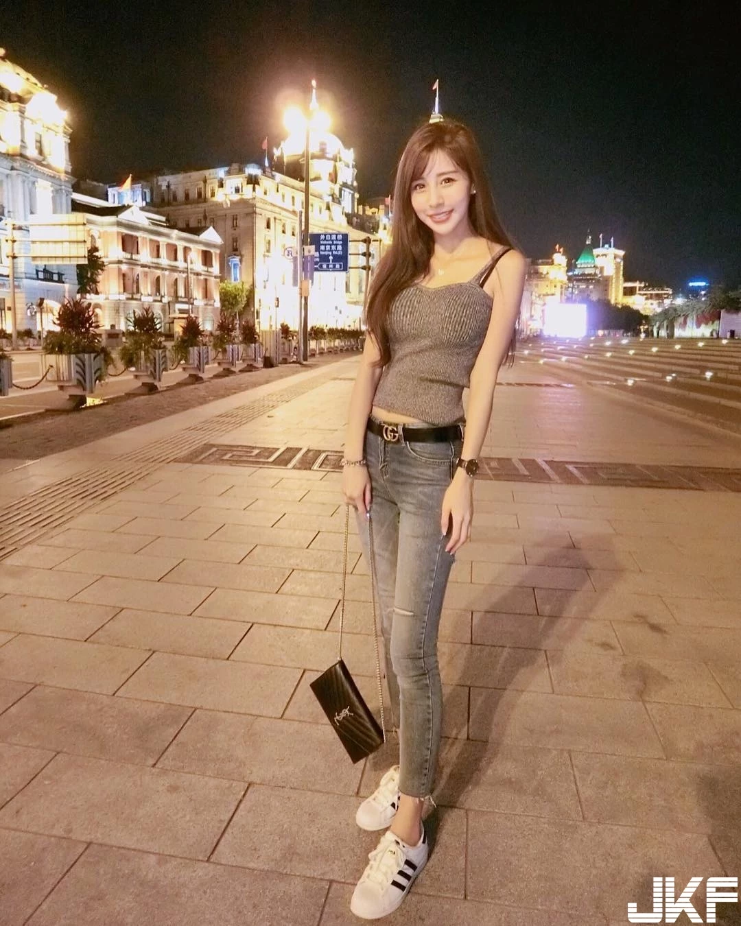 4982951.webp