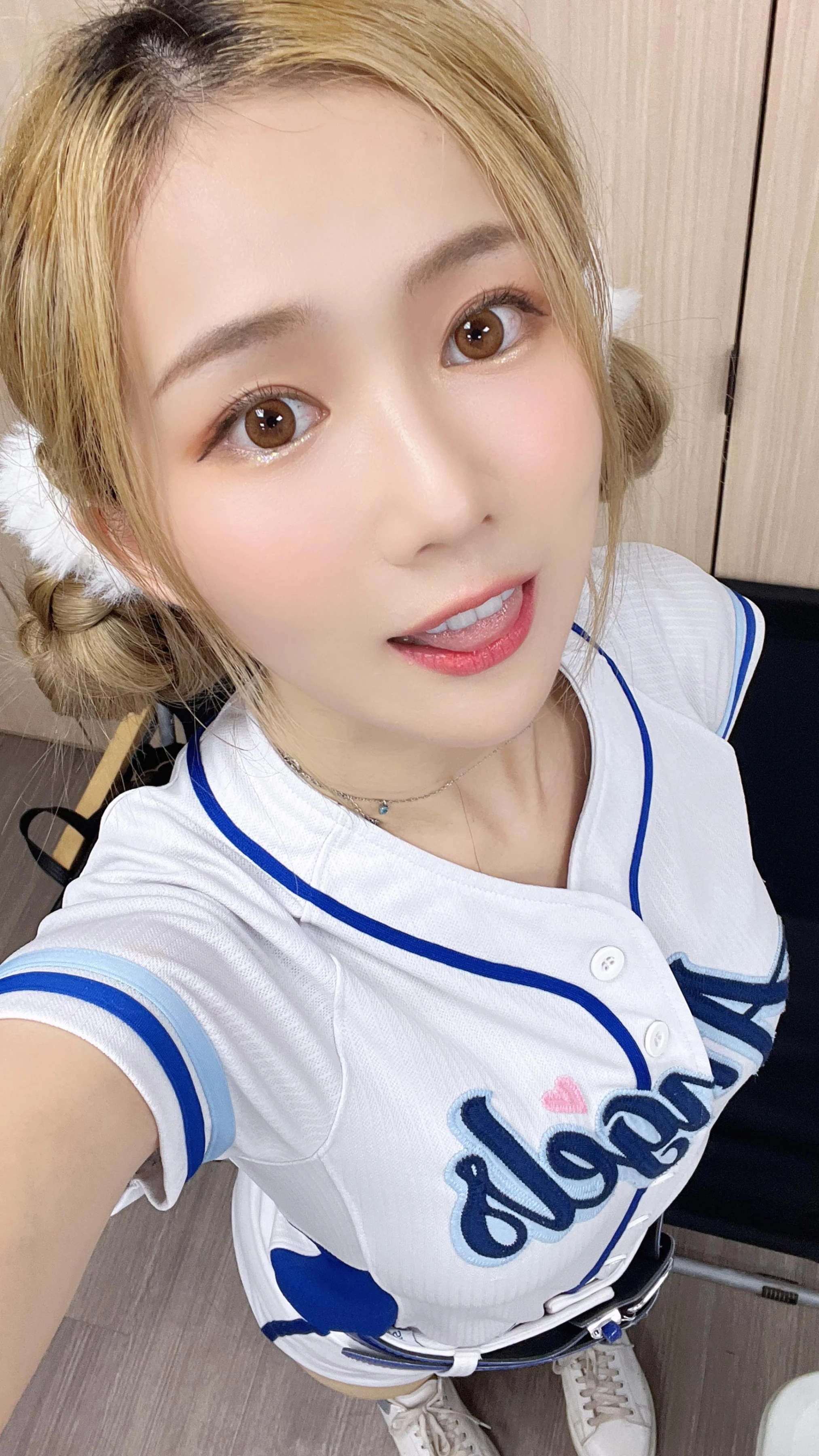 23586870.webp